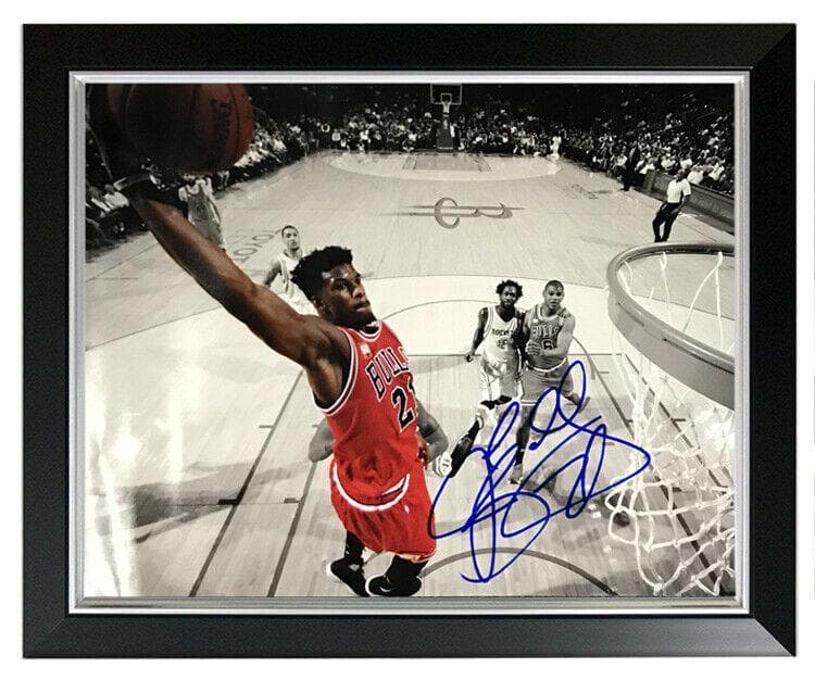 直筆サイン入り写真 ジミー・バトラー シカゴ・ブルズ/フレーム別/SA鑑定済