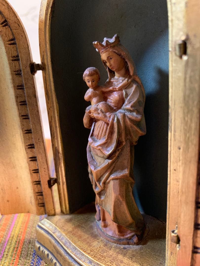 フランス製　アンティーク　木のドームに入った聖母子像の置物！厳かな雰囲気です！