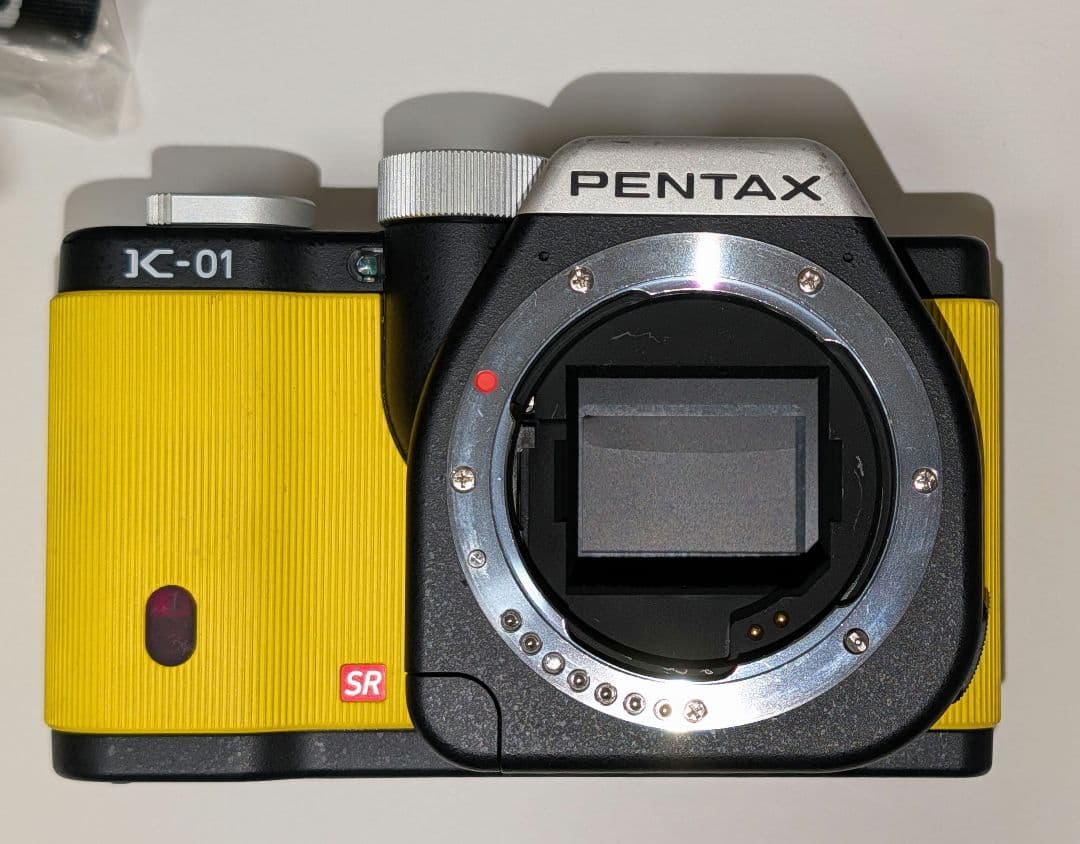 Pentax K-01 レンズ交換式デジタル一眼カメラ ボディ