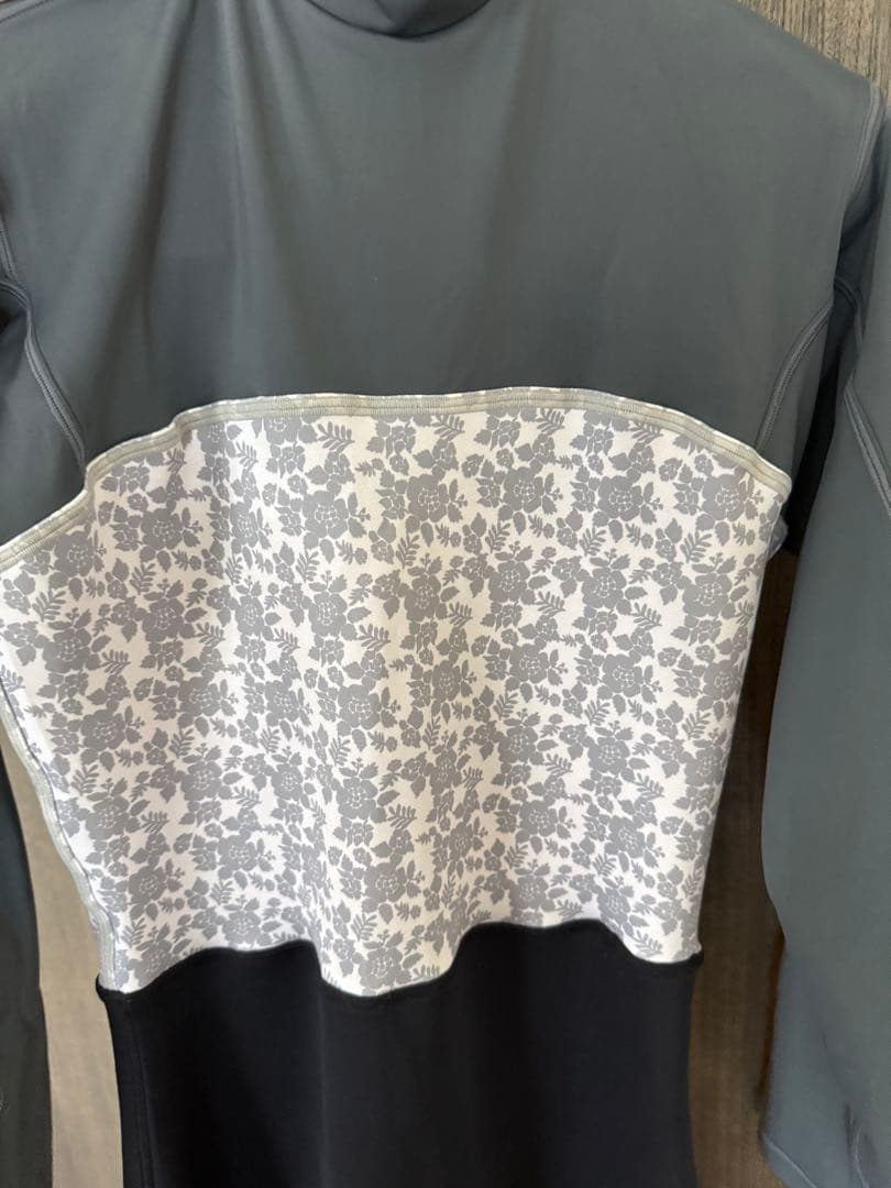 Swell Flowers 　Ecobitch beach サーフスーツ