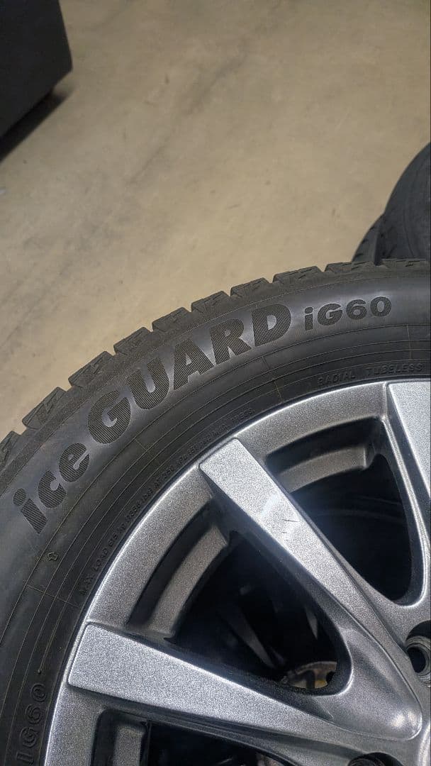 195/65R15スタッドレス 15インチ5穴114.3タイヤ　セレナ