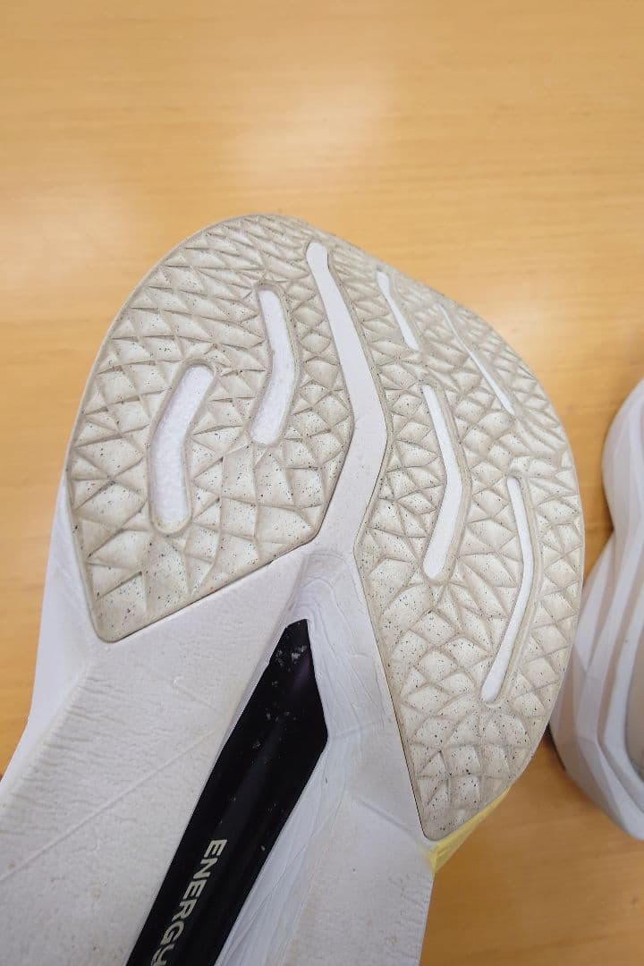 着用1回☆ニューバランス スーパーコンプトレーナーランニングシューズ25.5cm