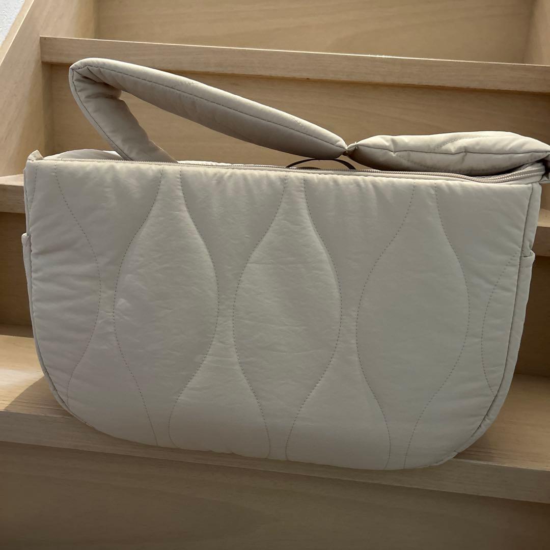 ちーころ　ベージュ キルティングキャリーバッグ