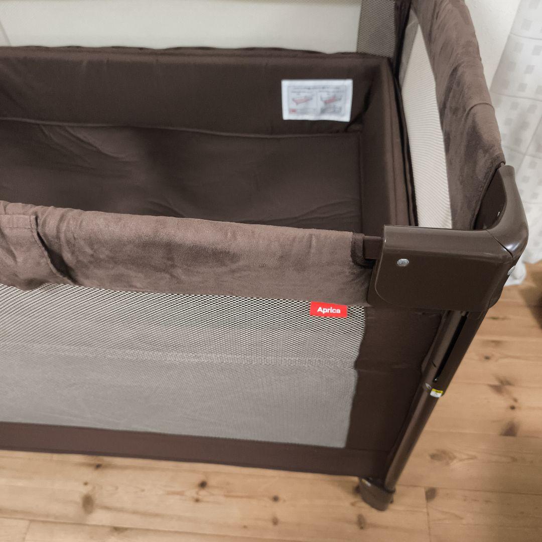 美品【Aprica/アップリカ】ココネルエアープラス ブラウン ベビーベッド
