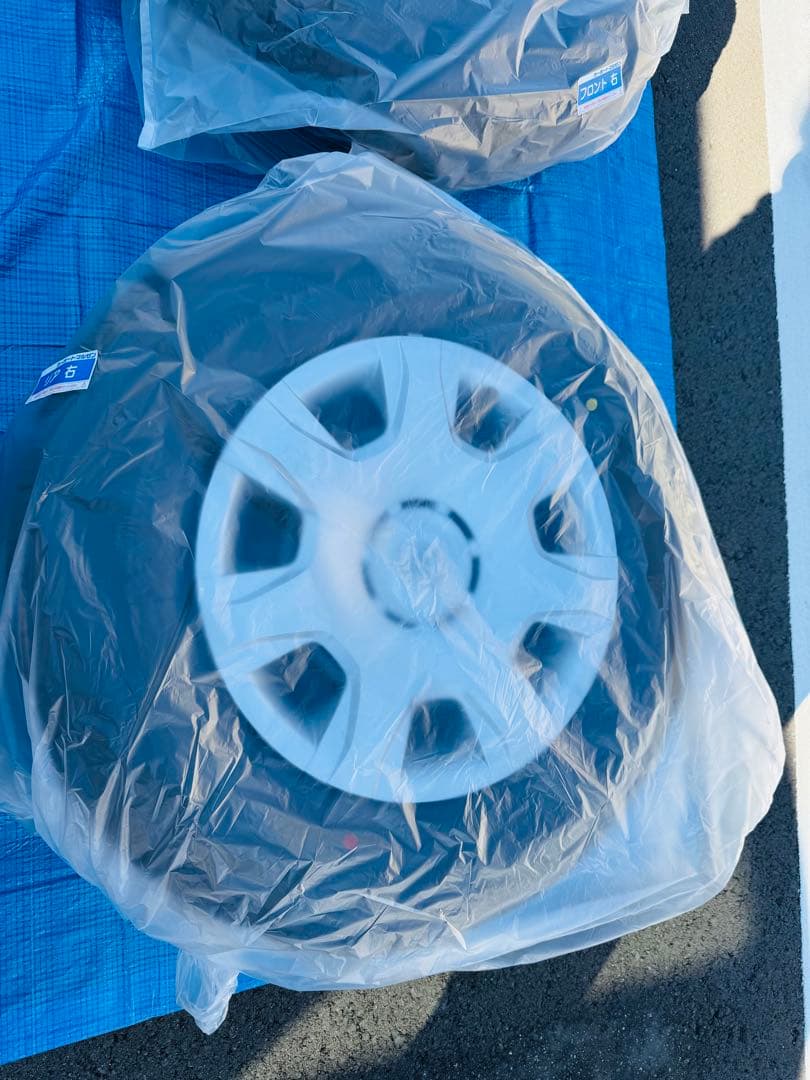 25年12月納車ハイエース200系8型　純正タイヤホイールセット