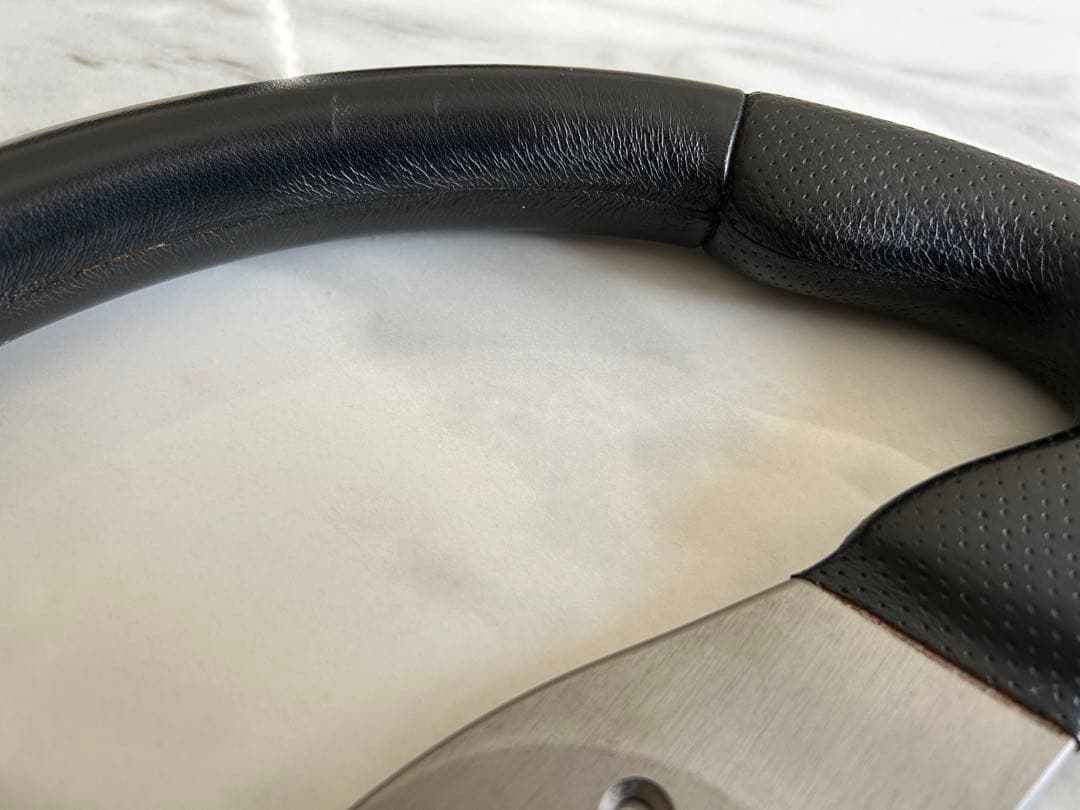 MOMO RACE（クイックリリースボス、ホーンボタン付き）　D35