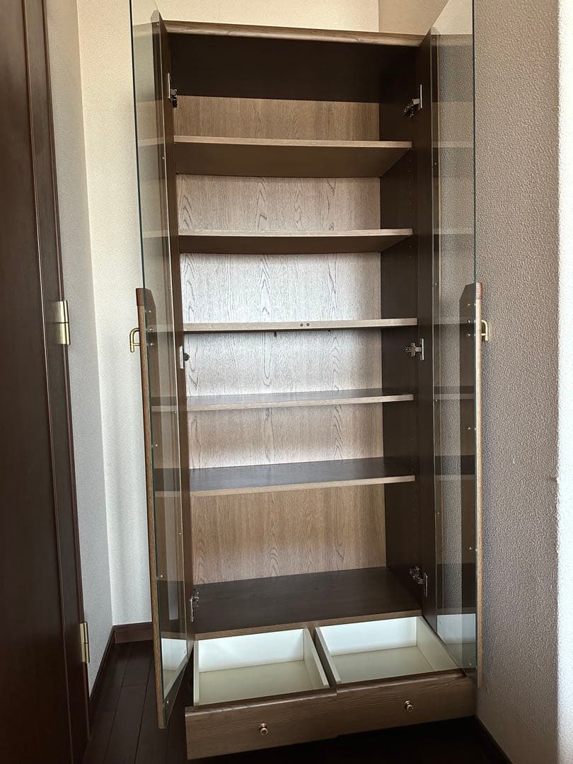 ガラス扉キャビネット　本棚　飾り棚　引出し付き