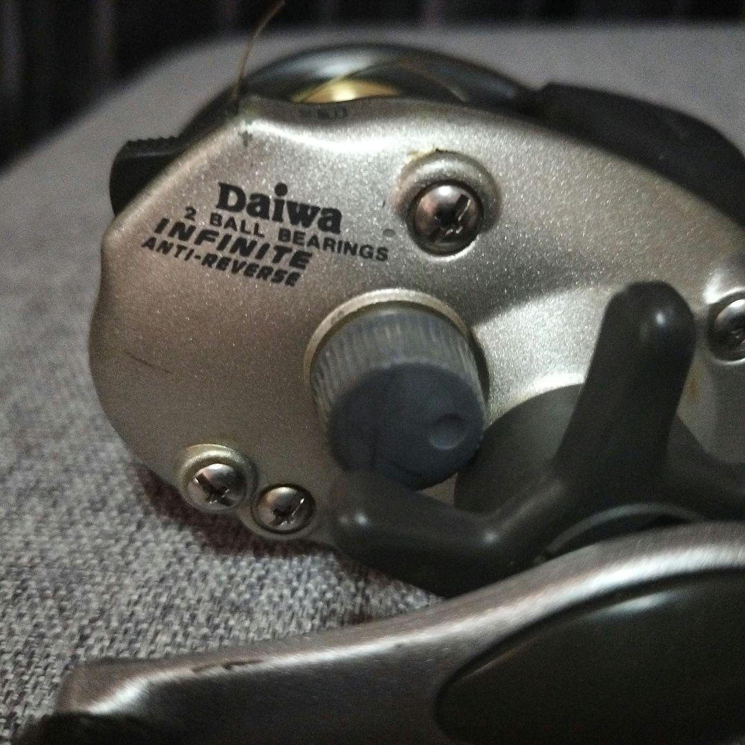 ダイワ105HV ベイトリール+TRIFORCE-Z 153iV 2点セット