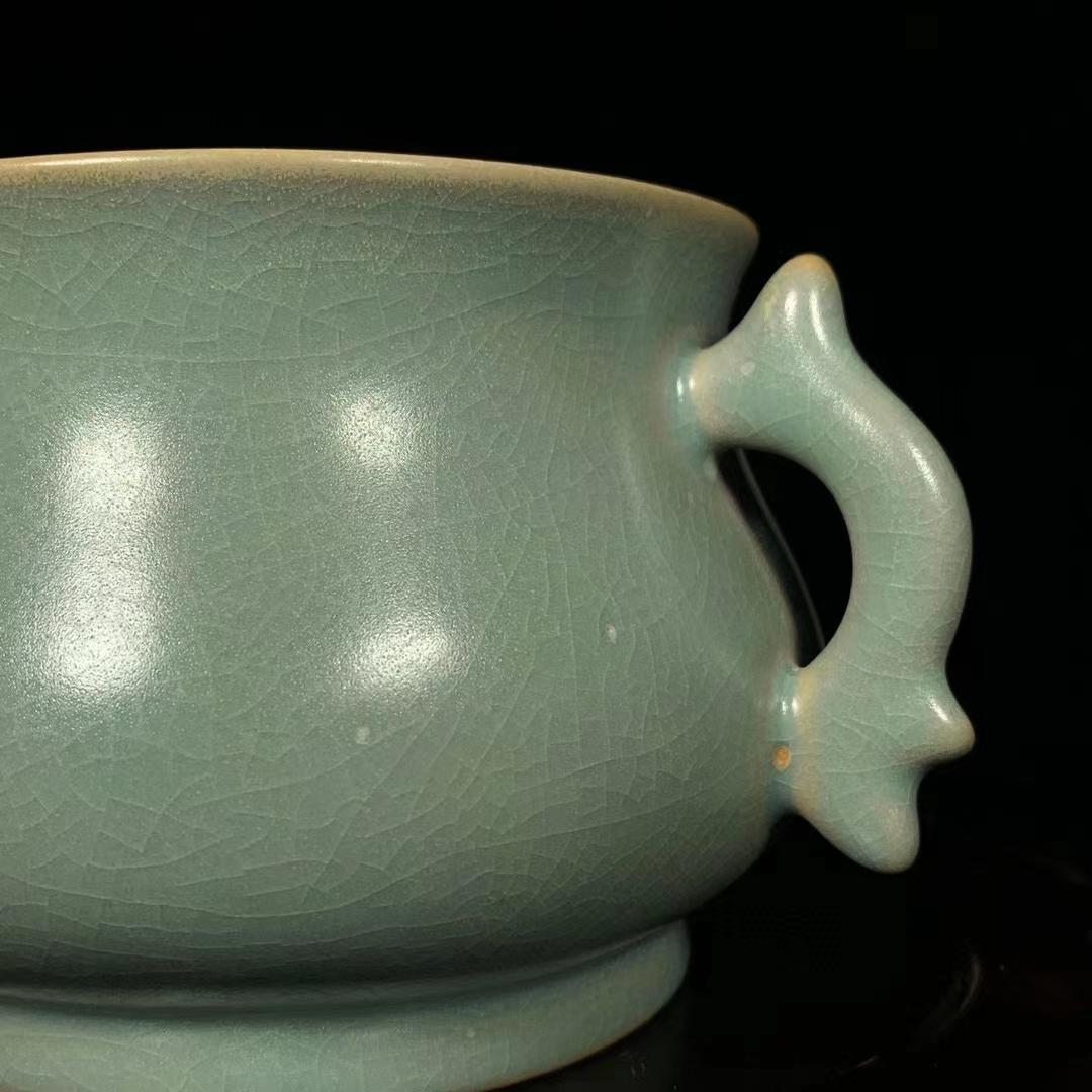 中国古美術・旧蔵の磁器・双龍耳香炉・8.5x16cm・置物・茶道具・書道・文房具