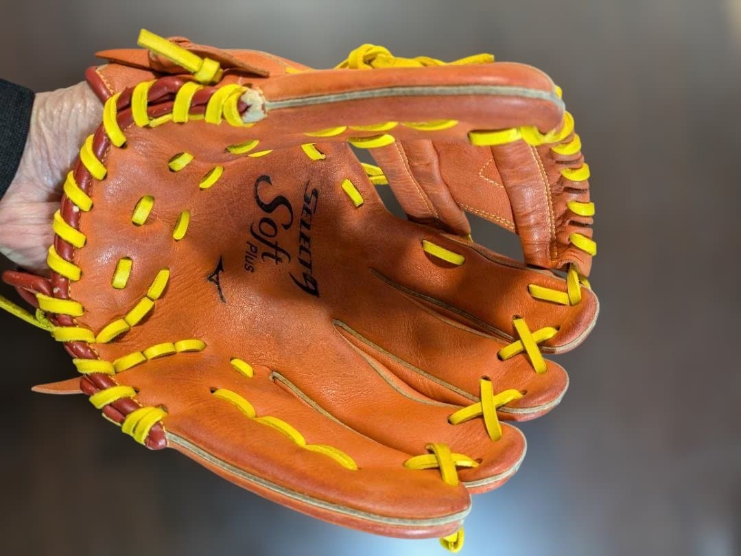 MIZUNO 軟式用グローブ オレンジ