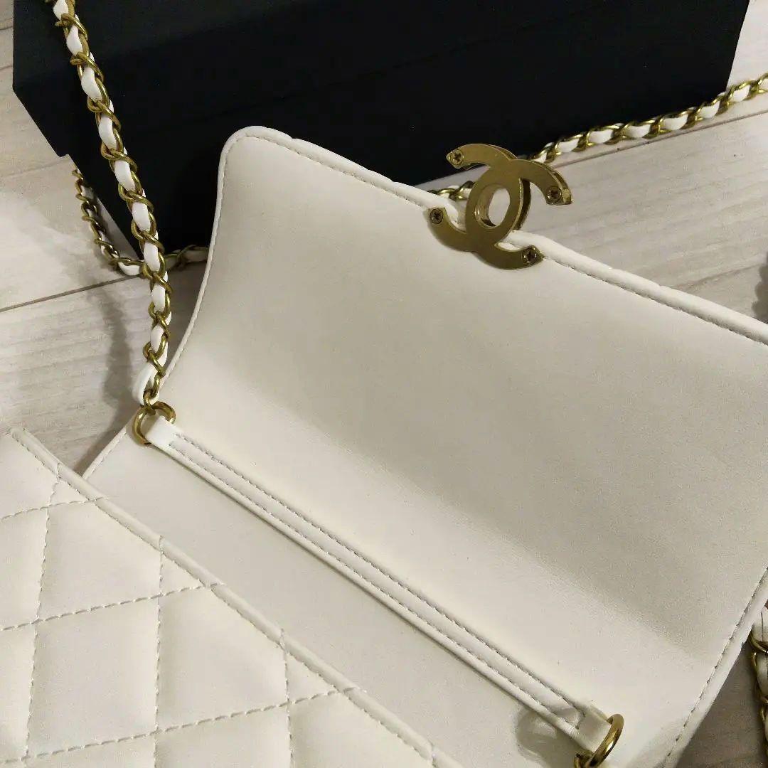 CHANEL　ノベルティ　チェーンショルダーバッグ　ホワイト