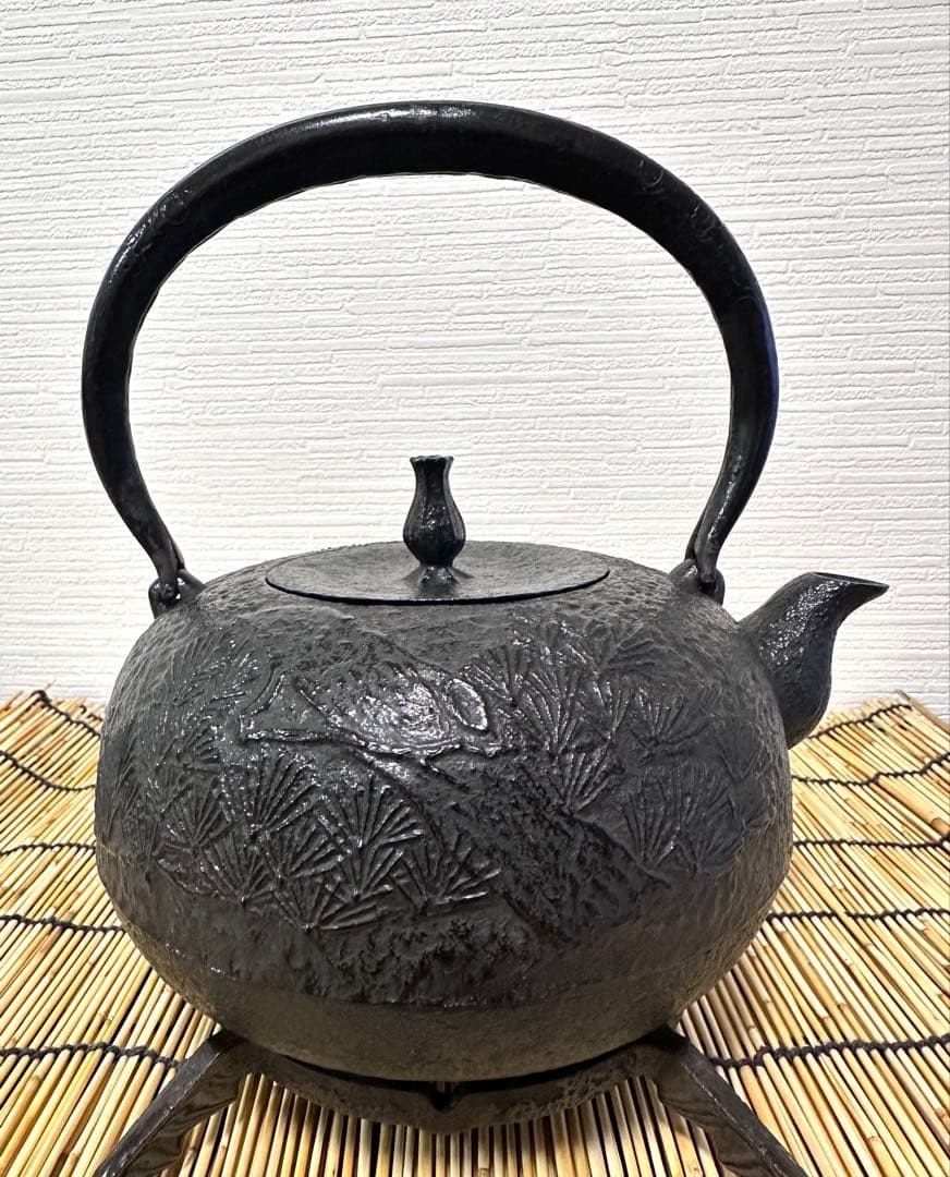 未使用品　付属品付　南部喜州 (及川 喜徳)造　鍛治打袋鉉　１５型　南部鉄瓶