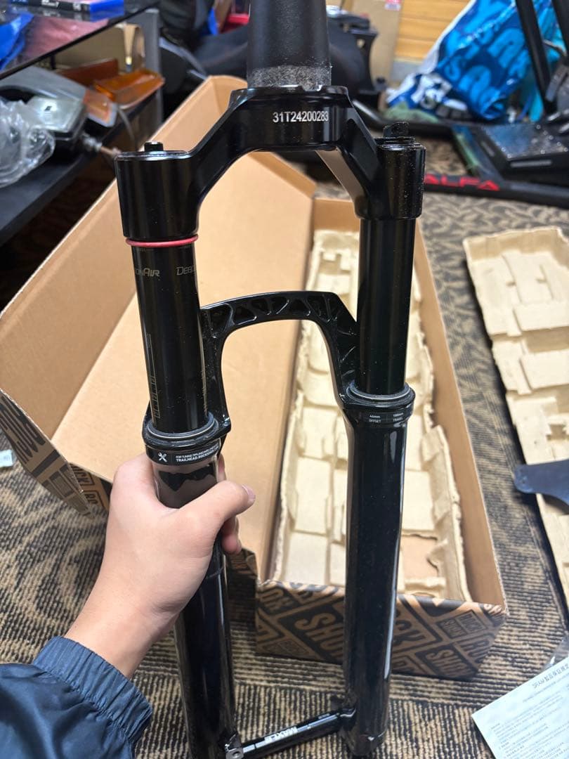 ROCKSHOX YARI RC フロントフォーク