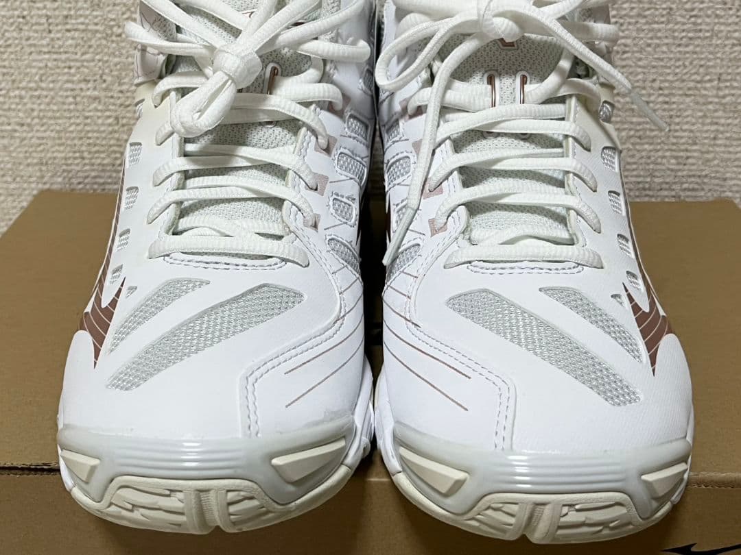 新品 ミズノ ウェーブボルテージ バレーボールシューズ ピンクゴールド 26cm