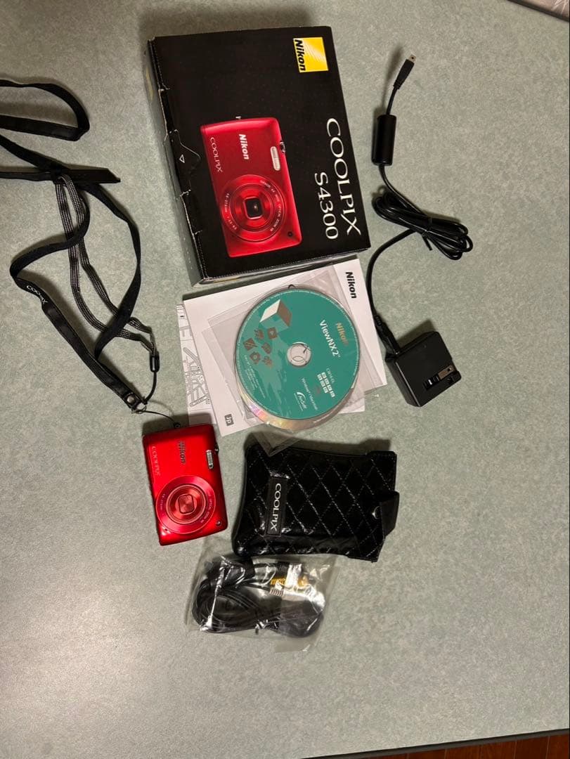 美品　コンパクトデジタルカメラ　ニコン　Coolpix S4300 専用ケース付