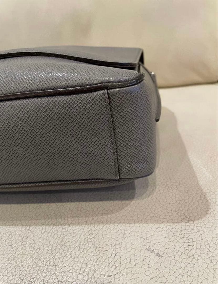 ルイヴィトン タイガ ロマン グレー ショルダー メッセンジャーバッグ