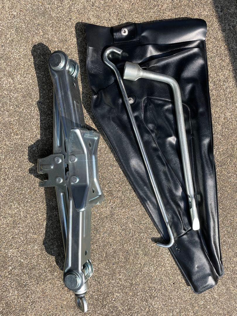 現行シエンタ用　純正ジャッキ＆レンチ、適合テンパータイヤのセット