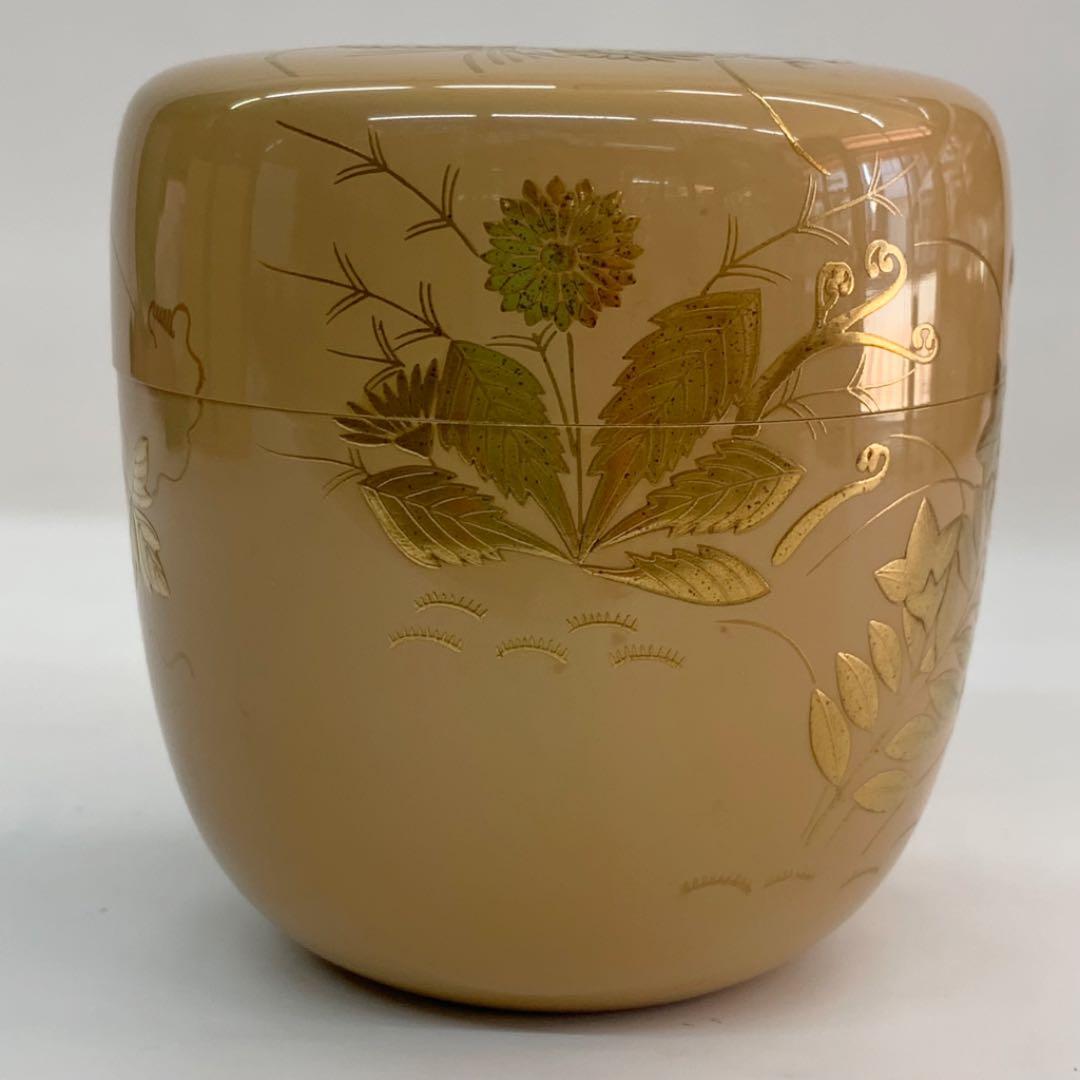 【棗　春秋草花　白漆塗】　新井司峰　共箱