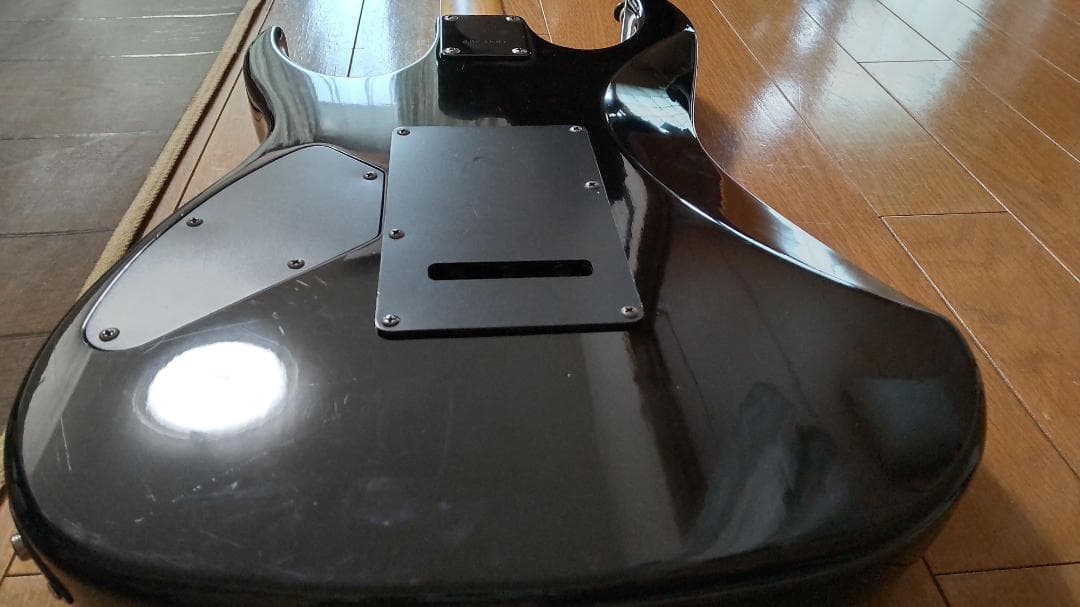 IBANEZアイバニーズ　RX180B　ブラックメイプルトップ　ギター