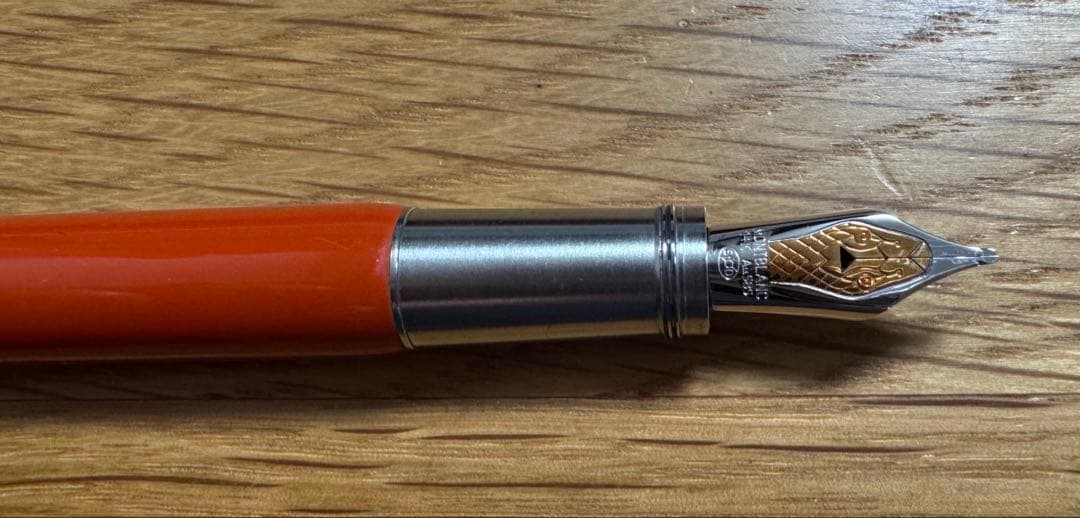 MONTBLANC 万年筆　ヘリテイジコレクション ルージュ・エ・ノワールM