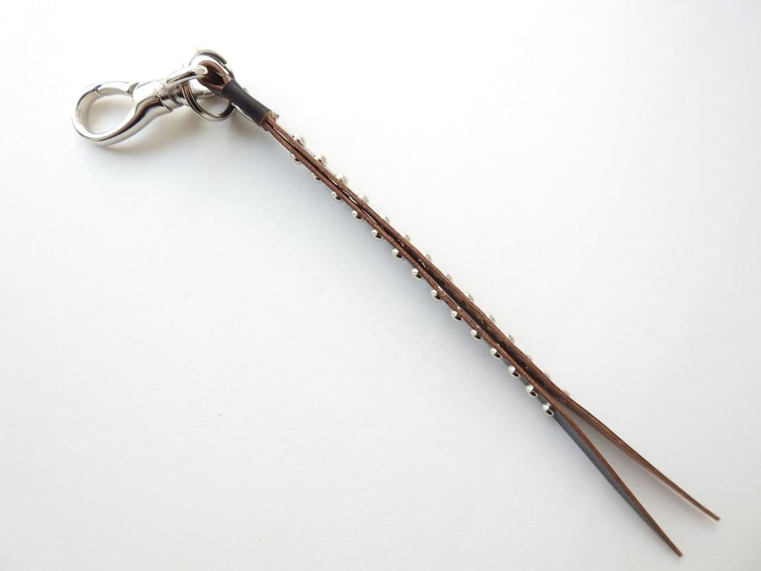 豪華！両面スタッズ！ホースバット茶芯レザーキーホルダーストラップ