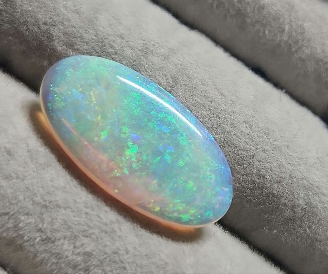 特大ギラギラ天然オパール 4.661ct