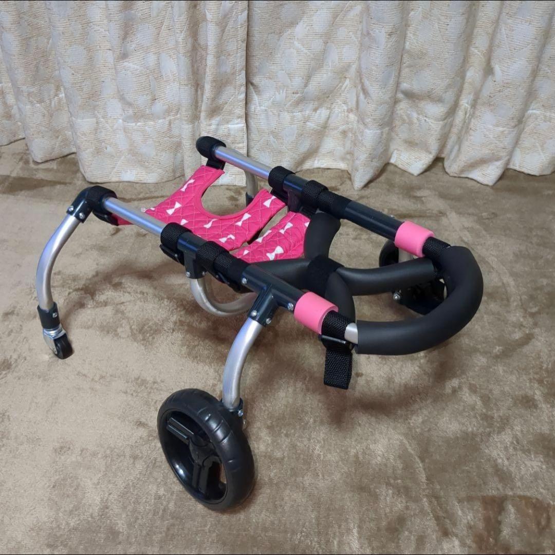 ワンちゃん4輪　リハビリ　犬の歩行器