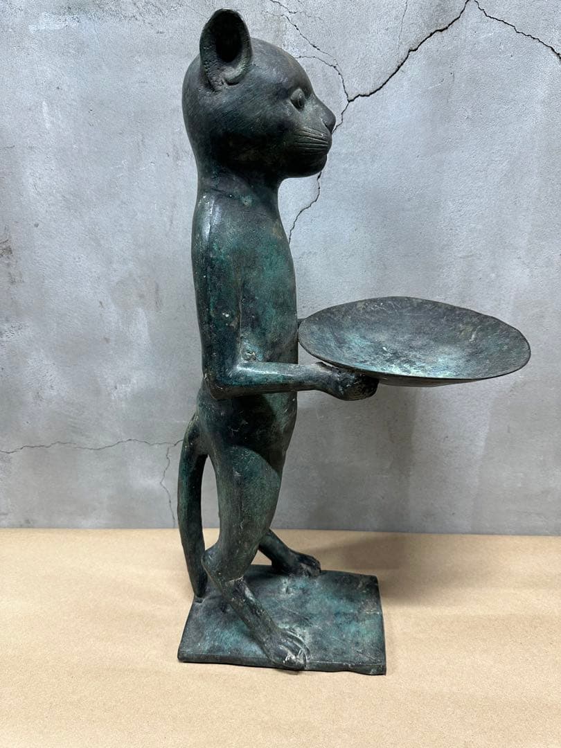 アンティーク青銅　お皿を持った猫