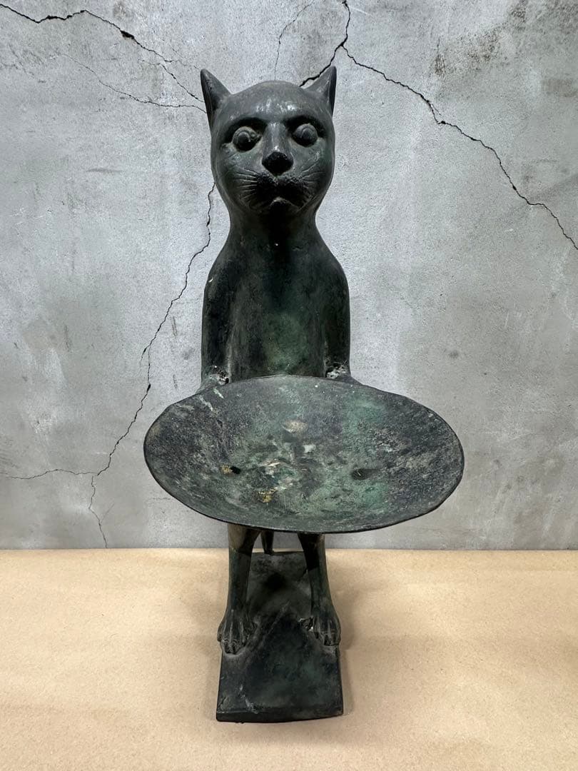 アンティーク青銅　お皿を持った猫