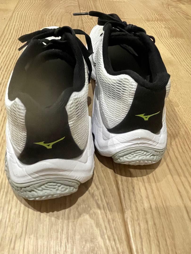 （美品）新作Mizuno ミズノウェーブライトニングELITE 定価18700円