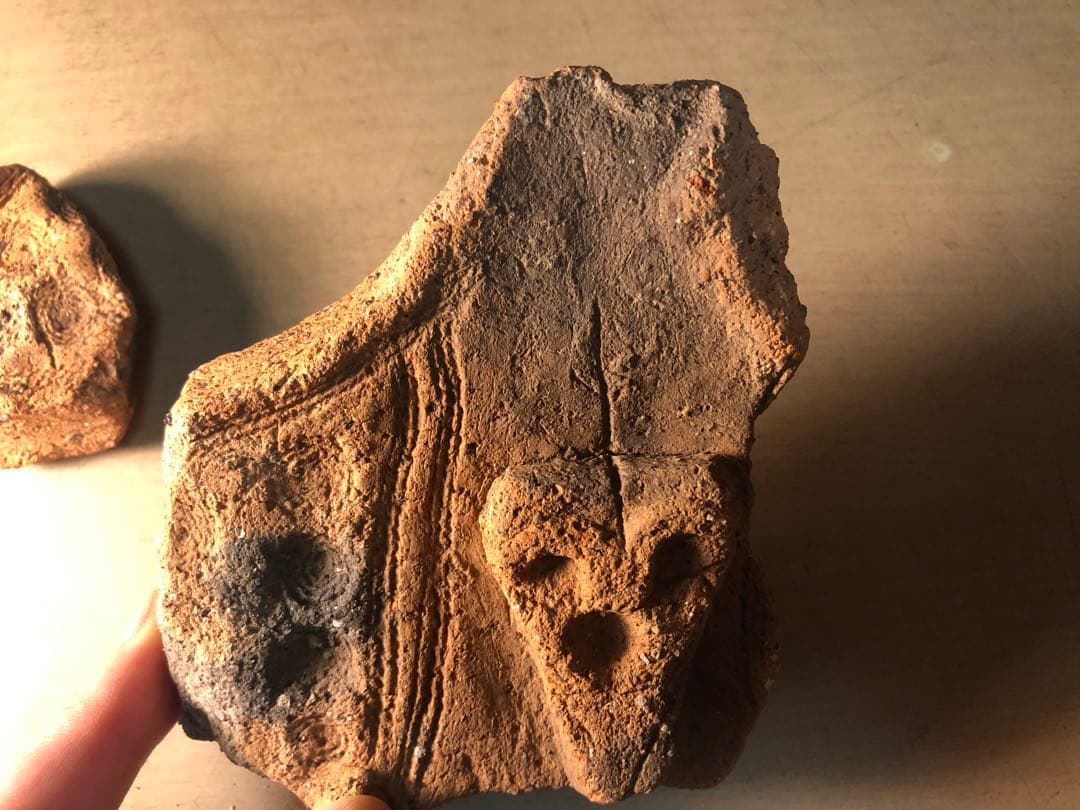 「板状土偶の破片」です。