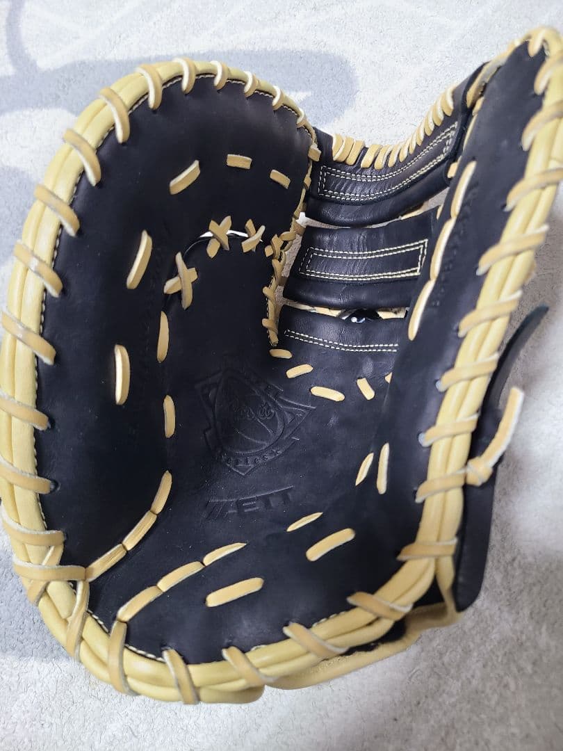 ゼット　グラブ グローブ 捕手　一塁手用 リアライズ 左投げ BSFB52323