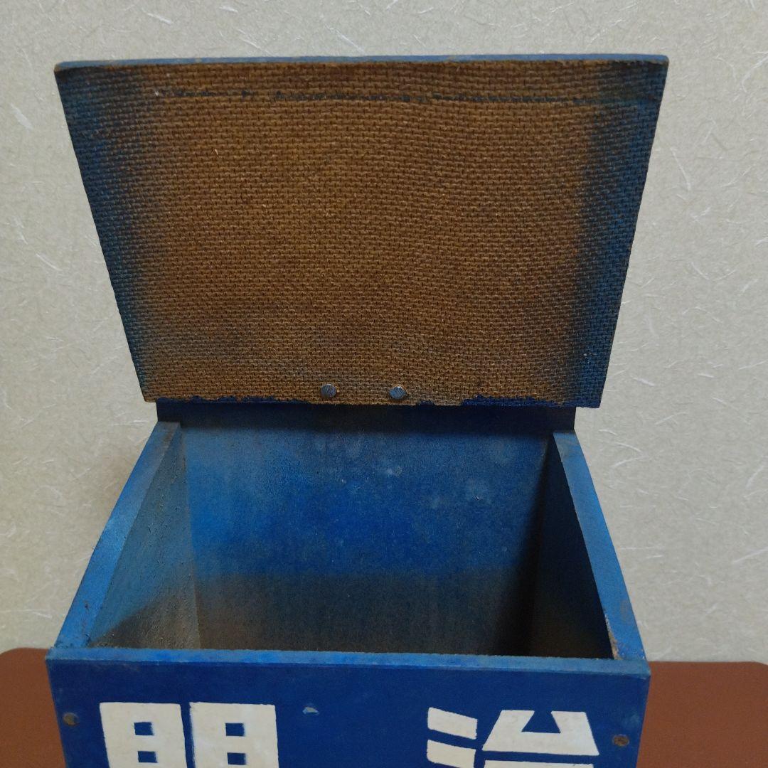 昭和レトロな牛乳箱