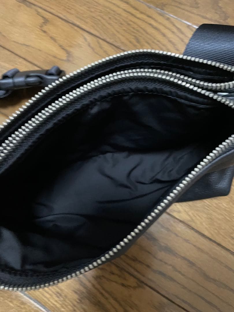 chi.wata ボディバッグ　黒&シルバー