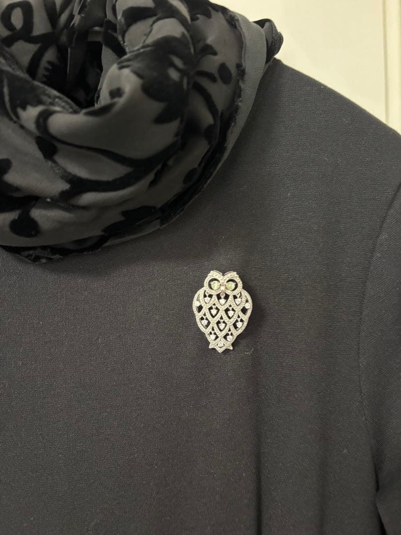 フクロウ型シルバーブローチ　キャッツアイ