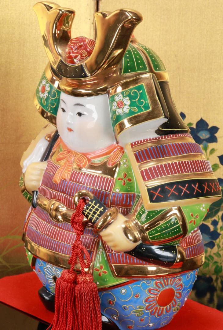 九谷焼　色絵金彩　武者人形　8.5号　高さ26㎝　錦九谷　飾台付　BE882