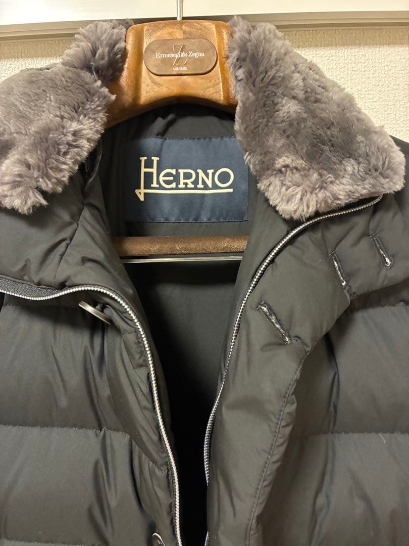 Herno ファー付き ダウンジャケット　ブラック　48‼️