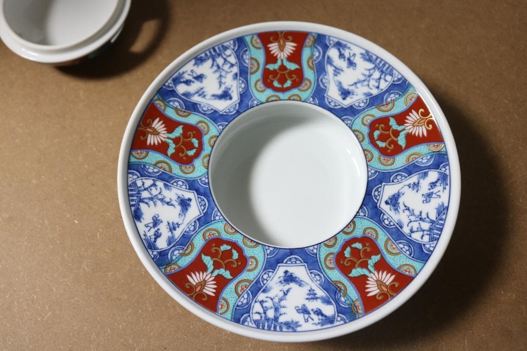 伝統的な有田焼　伊万里焼　灰皿　インテリアに如何ですか