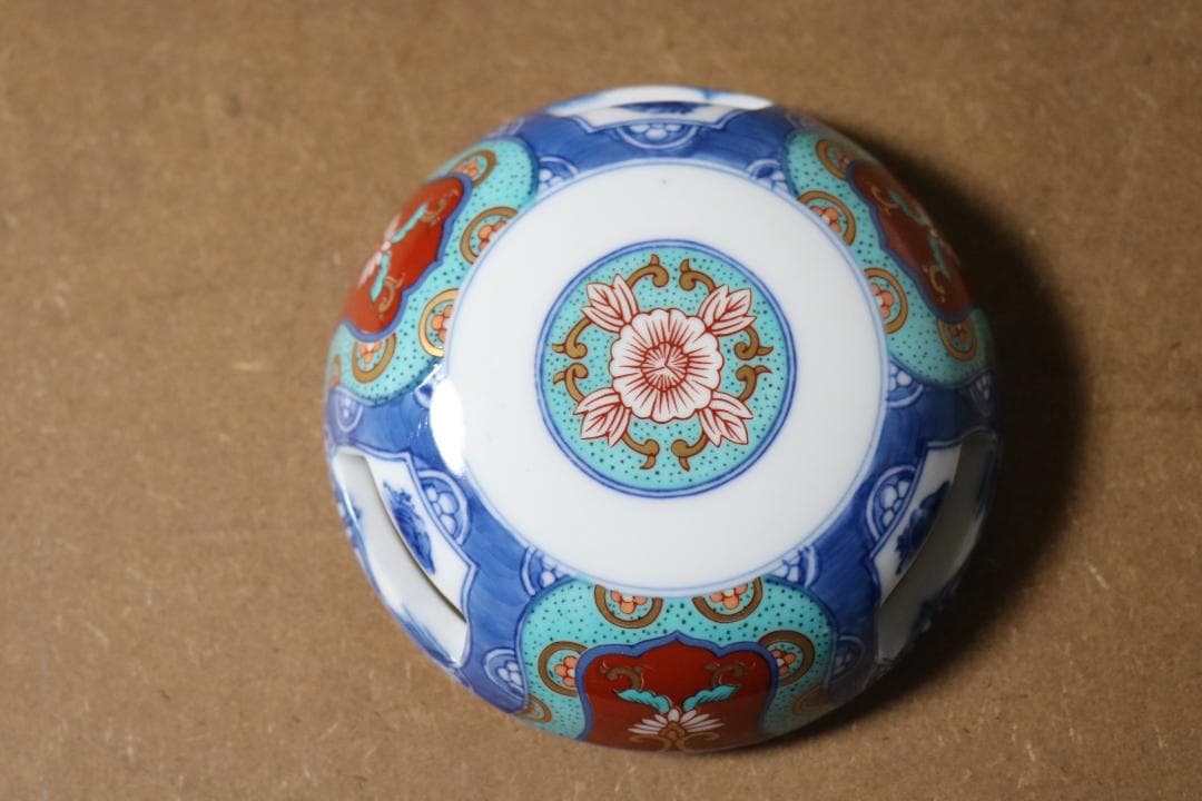 伝統的な有田焼　伊万里焼　灰皿　インテリアに如何ですか