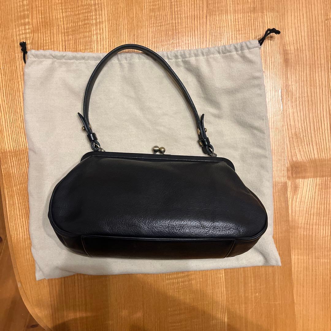 Yammart(ヤマート) カウレザーがま口ラウンド型ハンドバッグ　美品