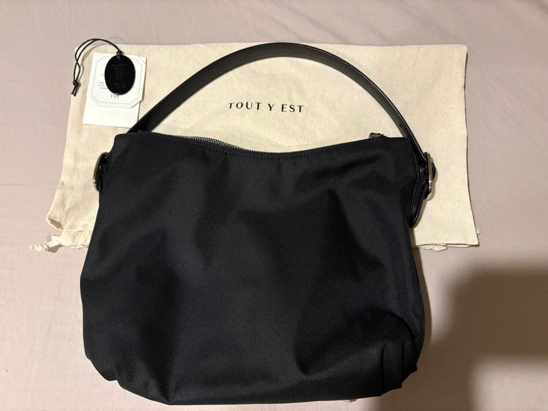 TOUT Y EST トゥティエ　カノトワル スモールバッグ　黒