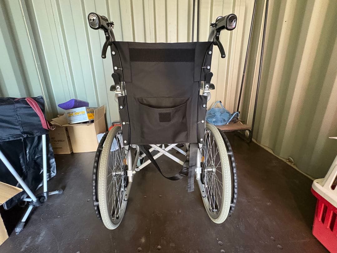 【美品】 ケアテックジャパン 自走式車椅子 ハピネスライト CA-12SU