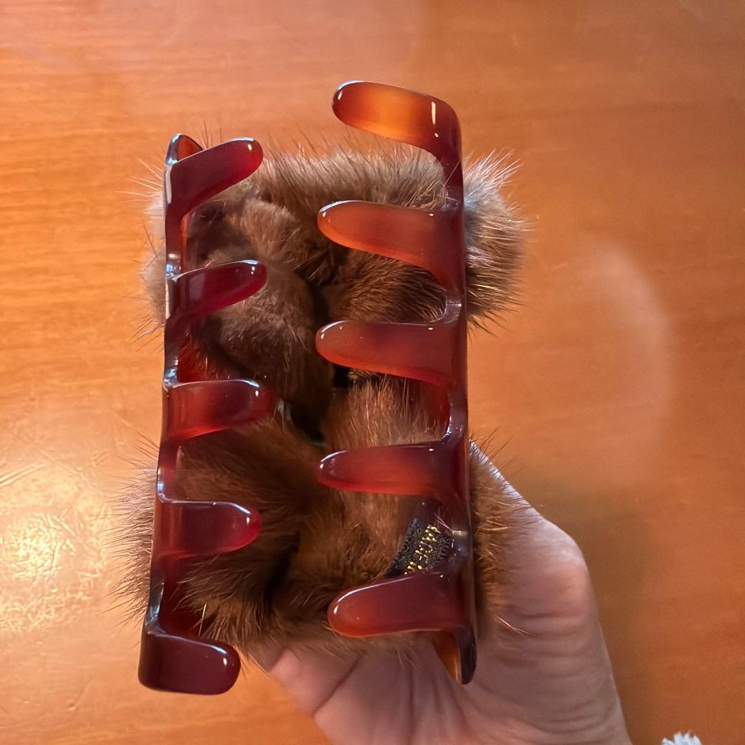 美品acca ヘアクリップ　ミンクファー　スワロフスキー　アッカ