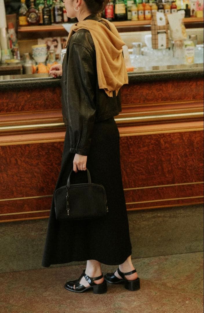 【美品】TOUT Y EST トゥティエ ロケナイロンスモールバッグ(ブラック)