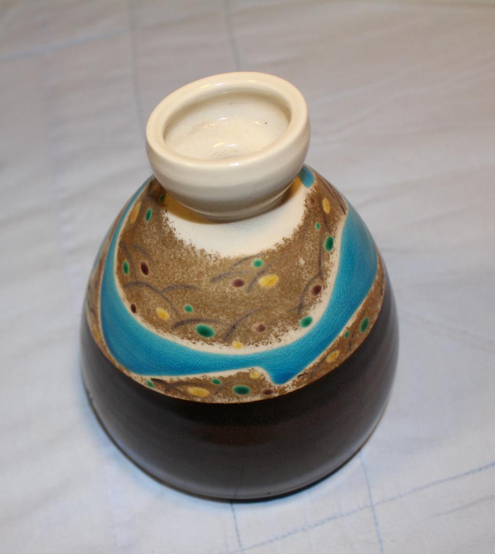 とっくり　（一輪挿し？）　徳利 　底面に銘らしきものはございます