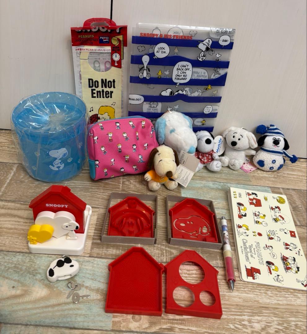 スヌーピー　peanuts ぬいぐるみ　ポーチ　文具　手袋　イヤーマフ　まとめ売