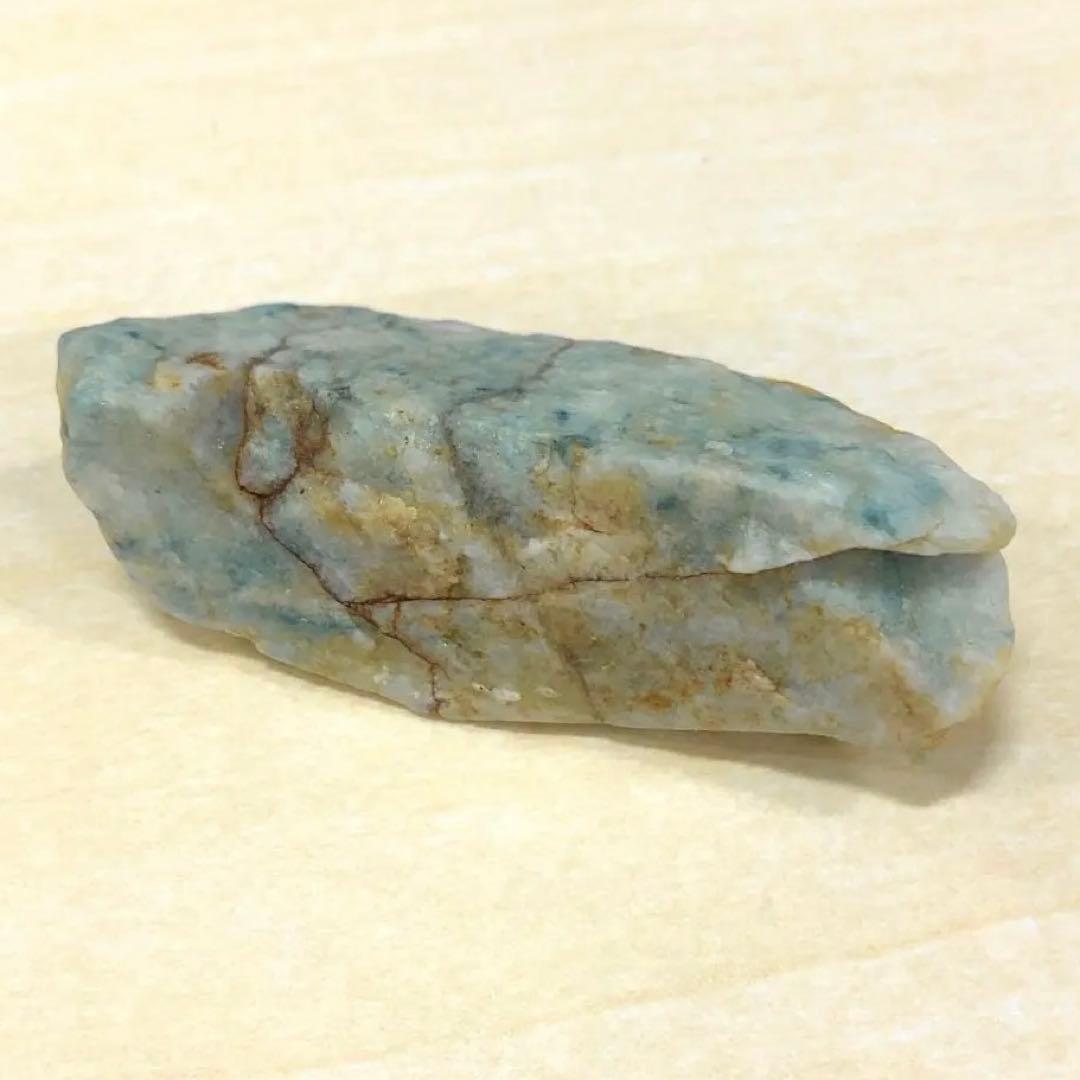 糸魚川翡翠　入りコン沢青翡翠　38g　鉱物標本