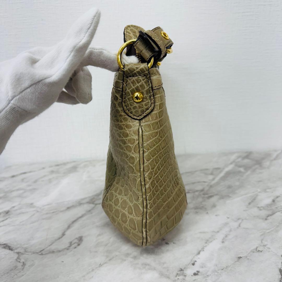 ✨ADMJ✨アクセソワ✨2WAY✨ロゴ✨ゴールド金具✨クロコレザー✨ハンドバッグ