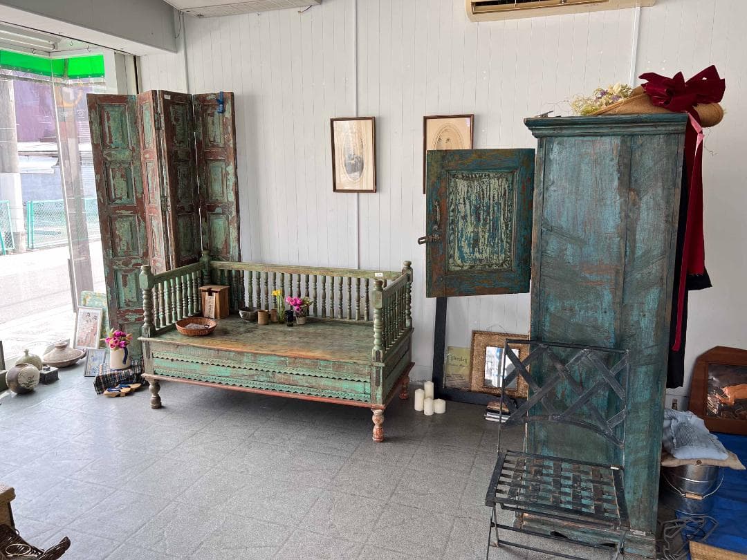 フランスアンティーク 鳥の絵が隠れたブルーキャビネット ／ 飾り棚 収納棚