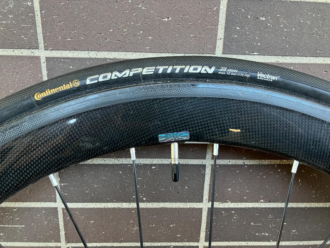 リア：中華カーボン　フロント：SHIMANO WH-7701　チューブラー